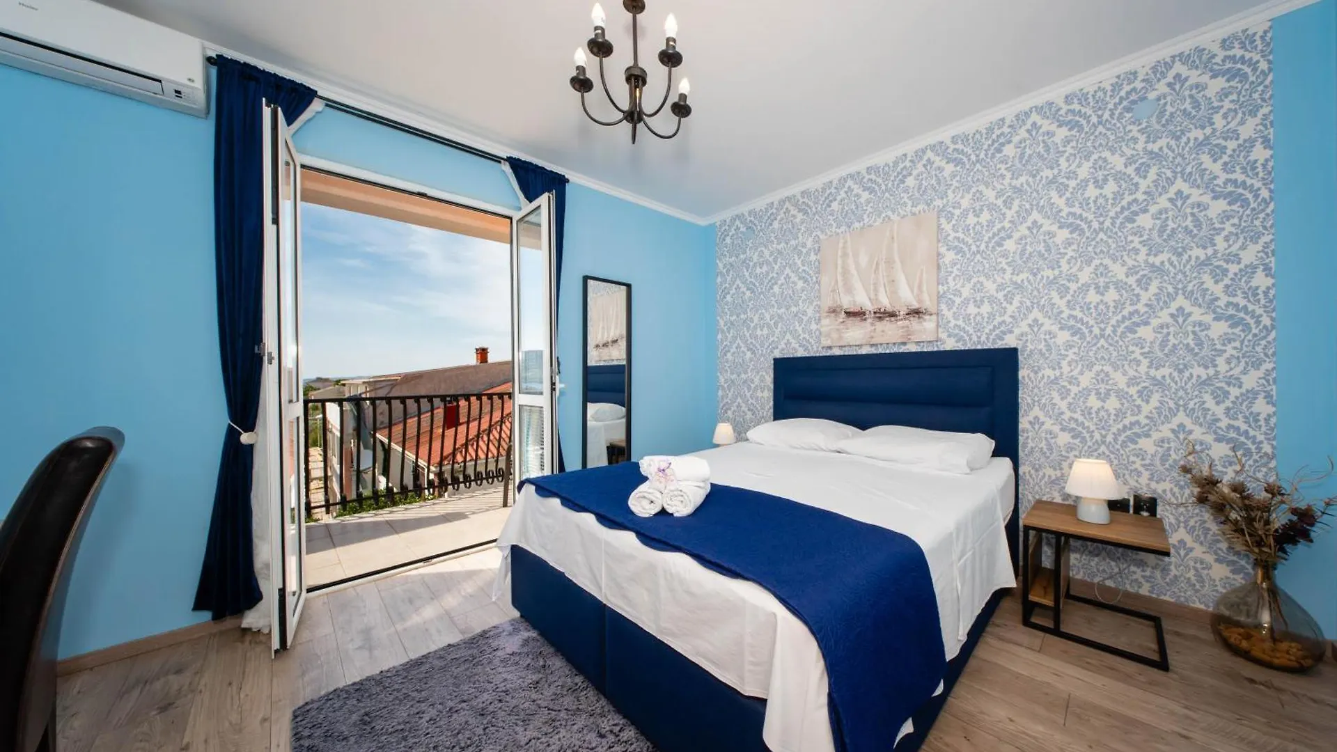 Rooms Villa Padre contacts